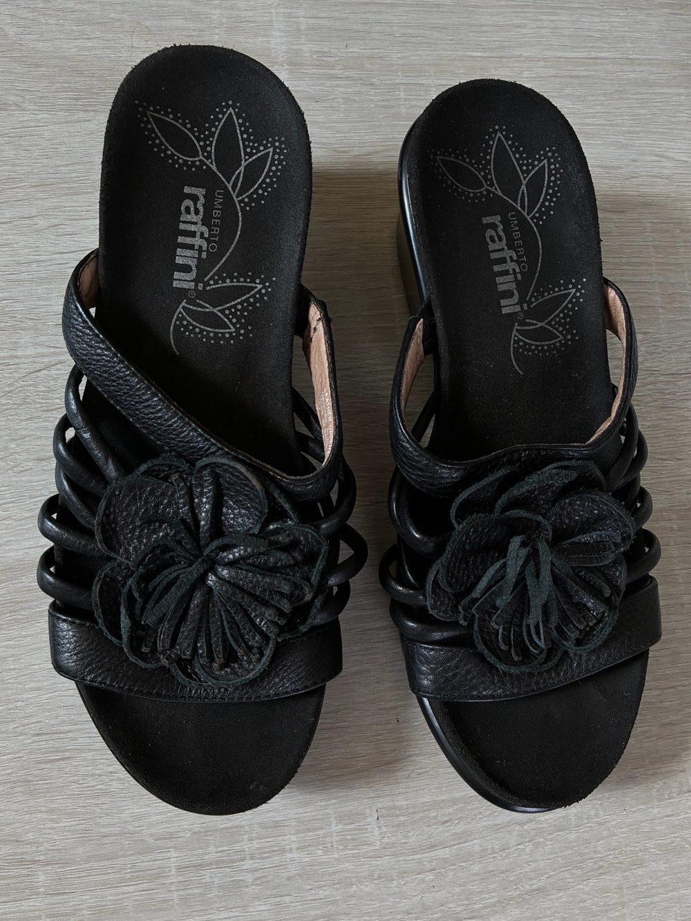 Umberto Raffini Womens Black Leather Flower Wedge Slide Sandals Size 37